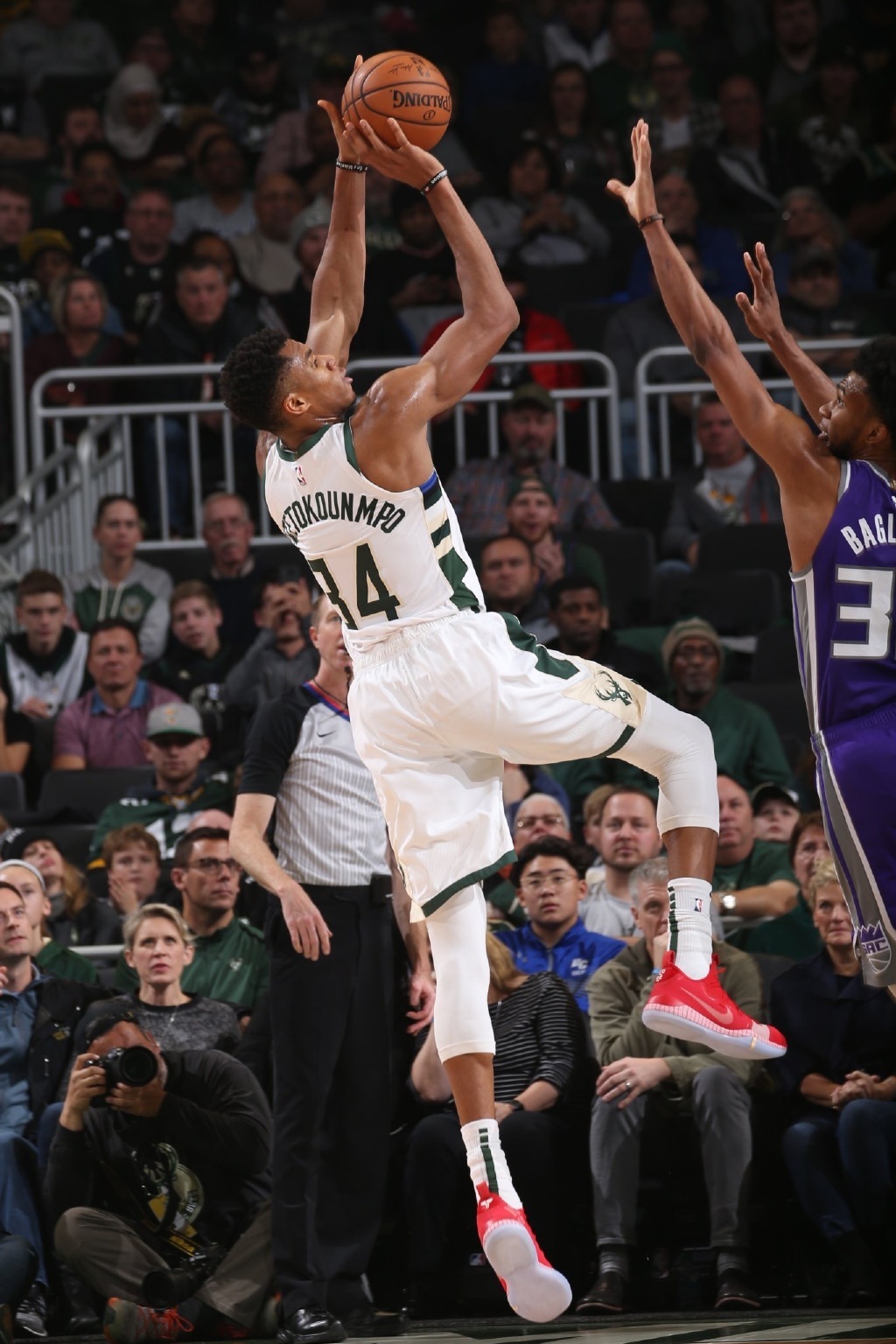 LPL春季赛今日海报比拼：RA-京疲力尽,WE-第十五战,TT-莫停歇